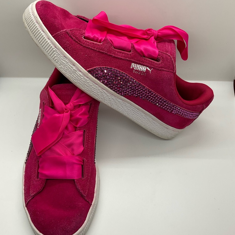 PUMA HOT PINK SUEDE HEART STREET SNEAKERS CUSTOM RHINESTONES 6c Womens size 8